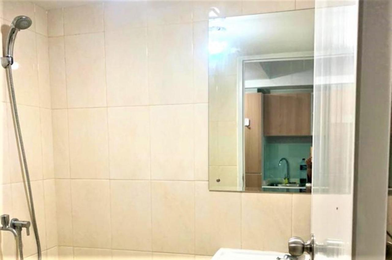 Wisma tamu Springlake Summarecon By Veeroom 2*